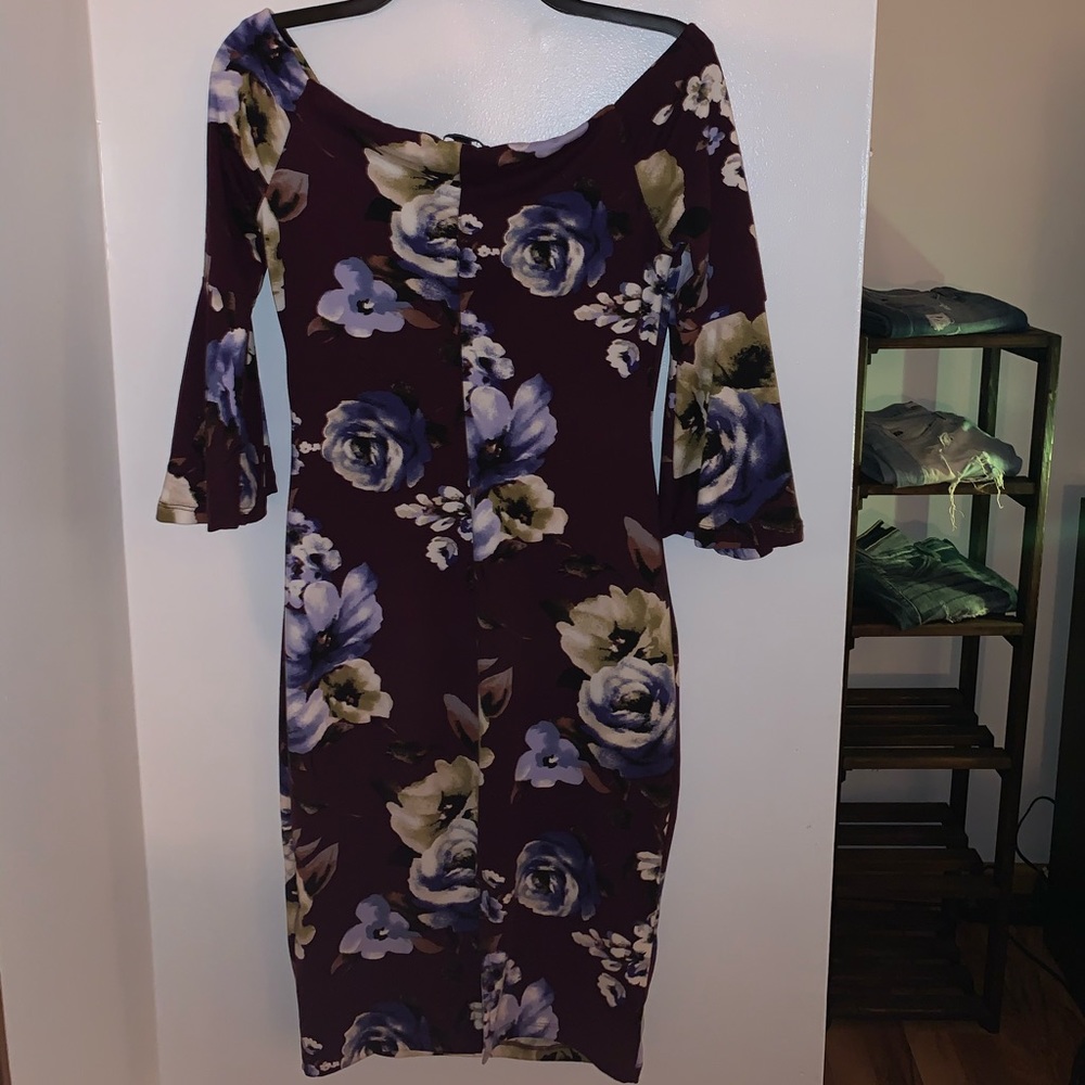 NWOT: Fitted Midi Dress.